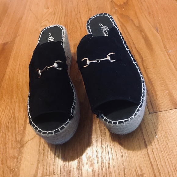 Mulanka Platform Sandals - Picture 2 of 3